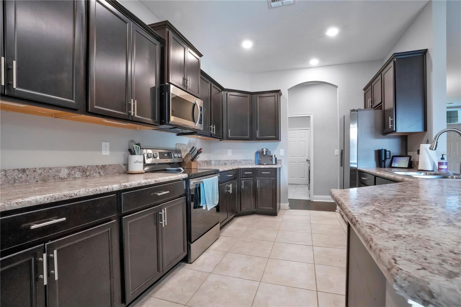 Image 14 of 37 For 4047 Shearwater Street