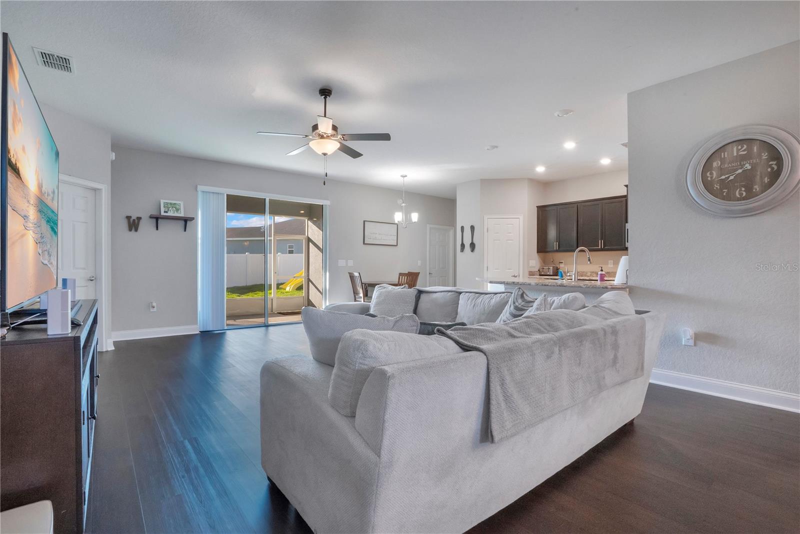 Image 9 of 37 For 4047 Shearwater Street