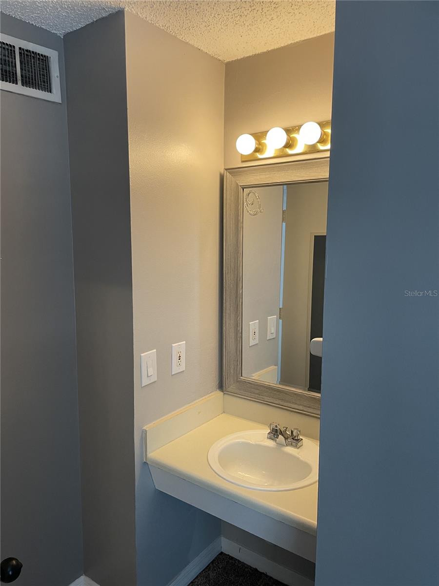 Image 16 of 21 For 2302 Maki Road 40