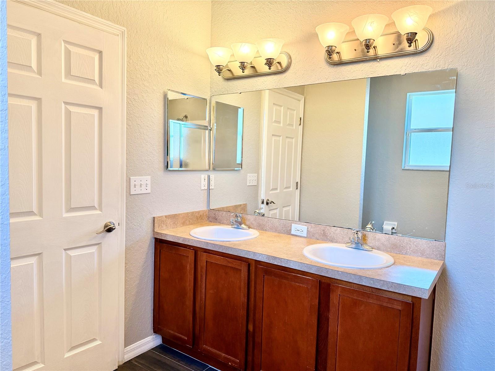 Image 23 of 48 For 1192 Normandy Heights Circle