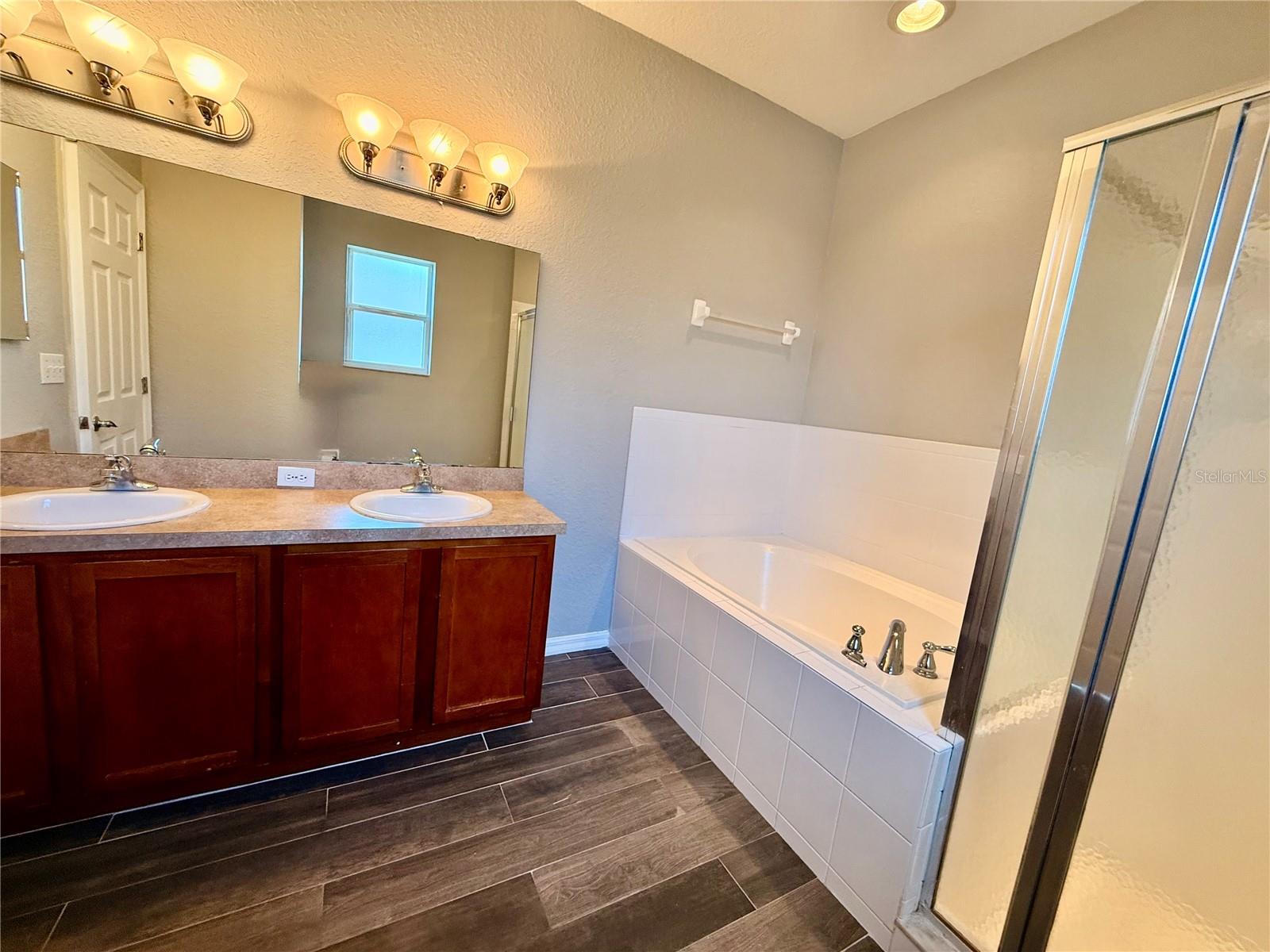 Image 24 of 48 For 1192 Normandy Heights Circle