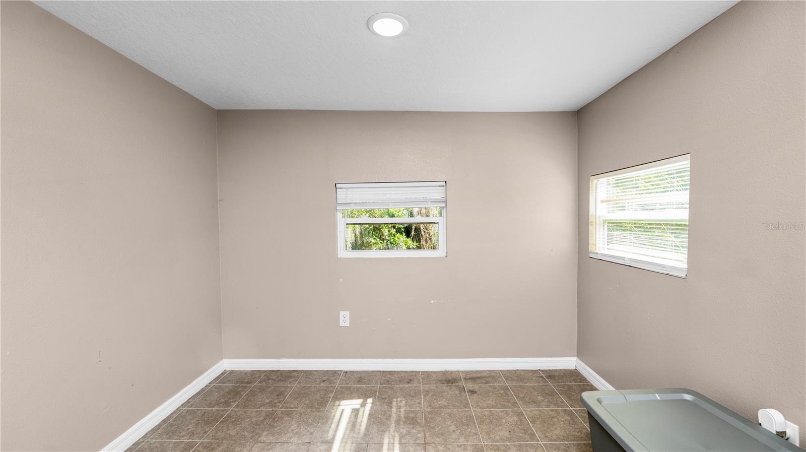 Image 10 of 56 For 1128 Stella Avenue N