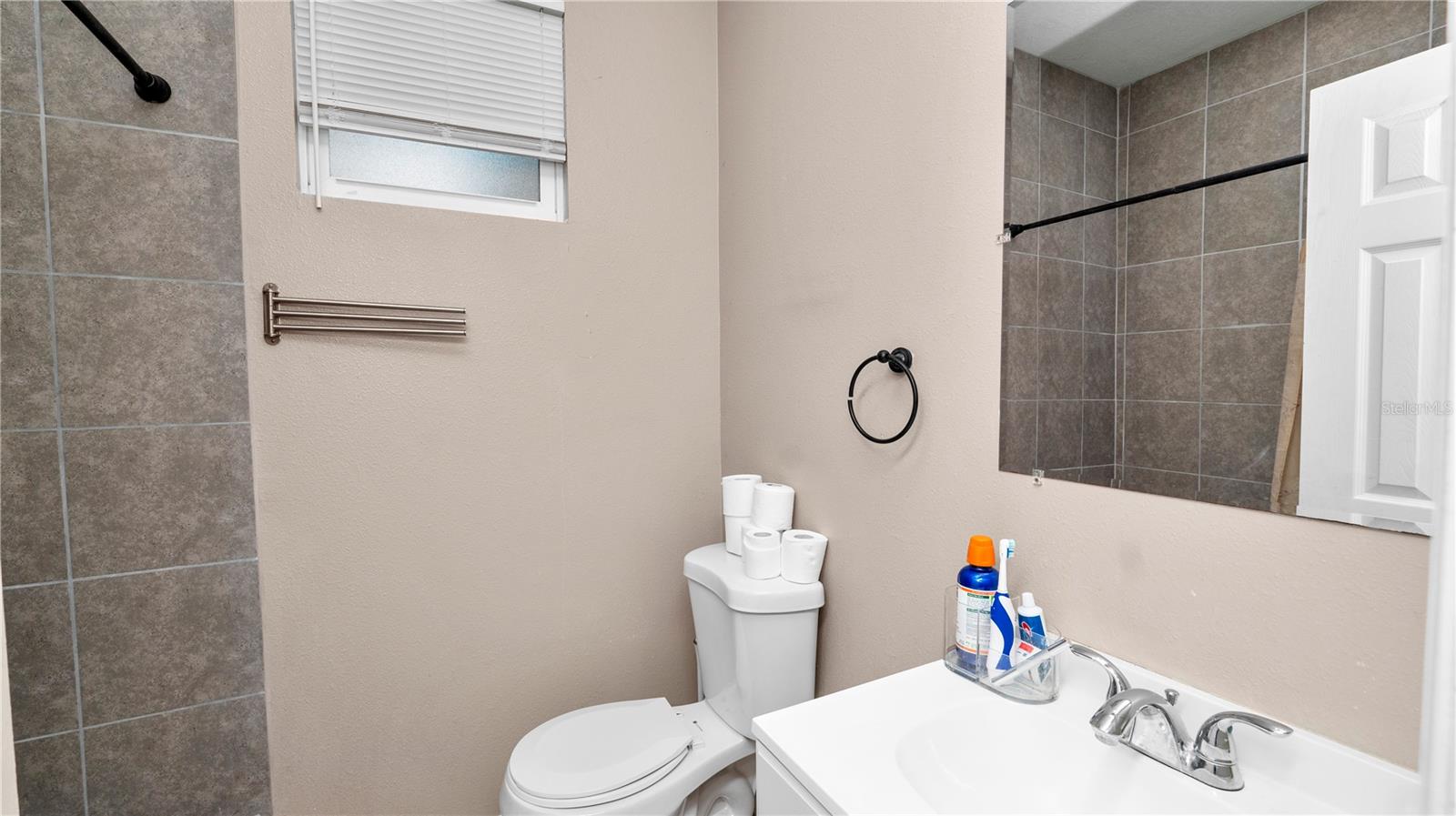 Image 12 of 56 For 1128 Stella Avenue N