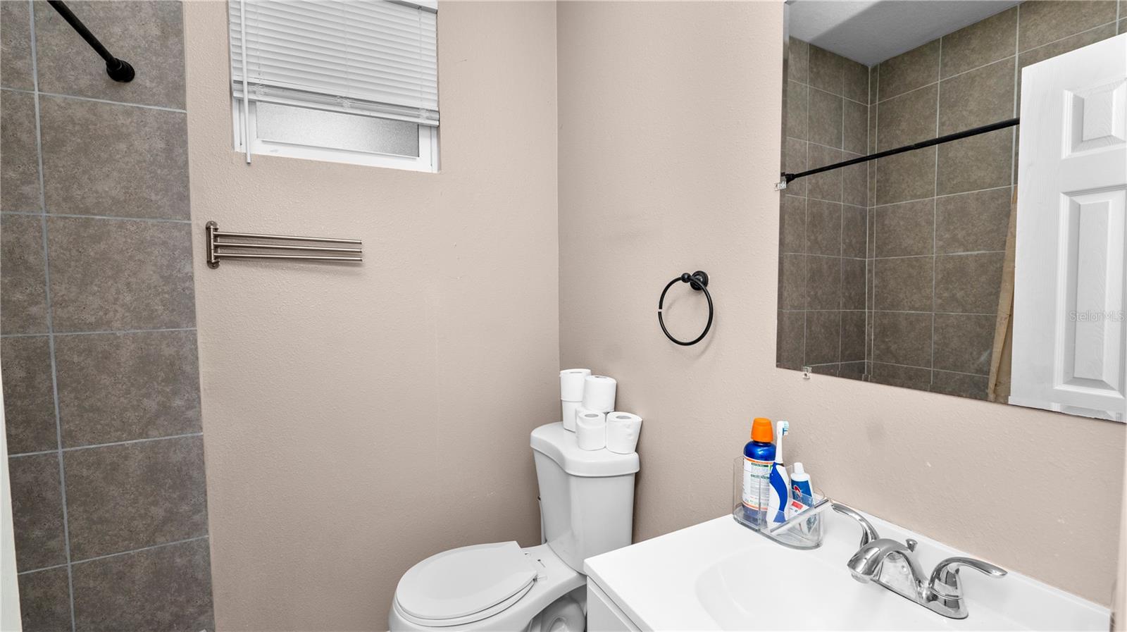 Image 13 of 56 For 1128 Stella Avenue N