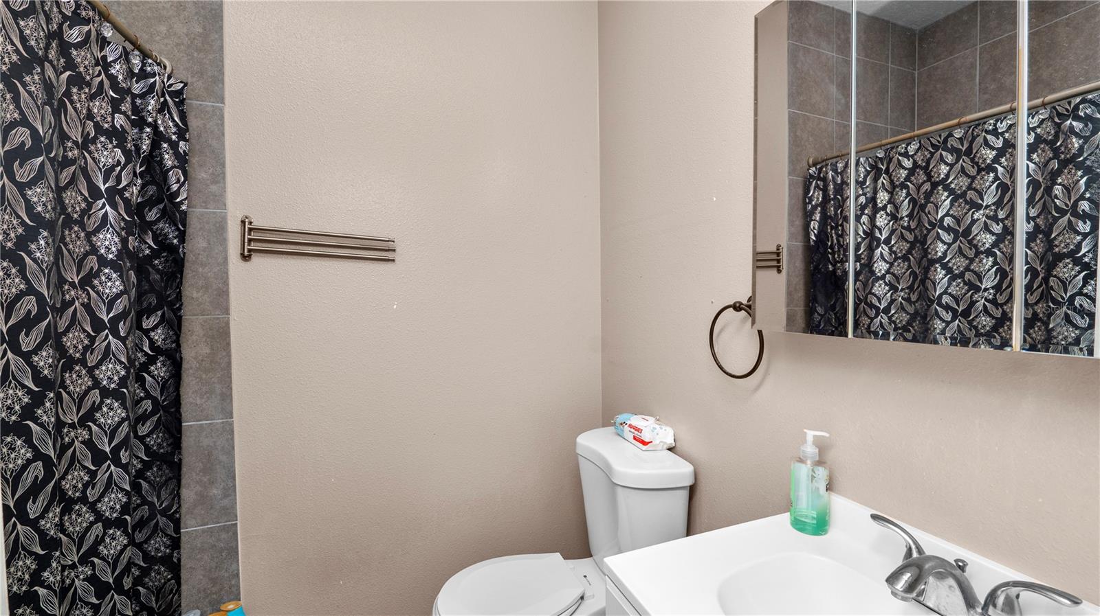 Image 18 of 56 For 1128 Stella Avenue N