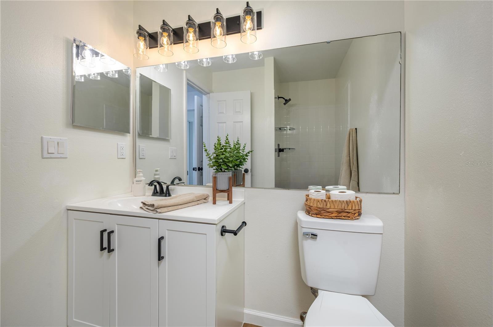 Image 16 of 30 For 1100 Lowry Avenue 65