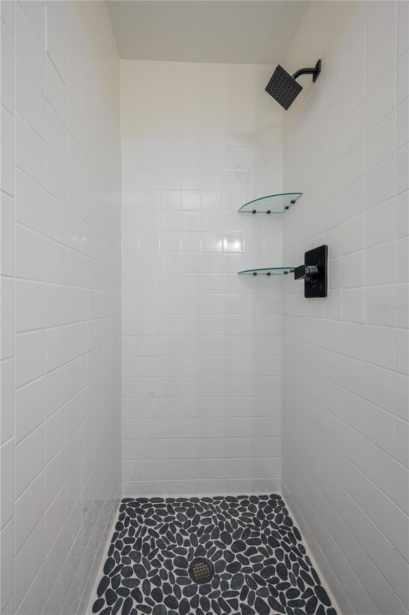 Image 17 of 30 For 1100 Lowry Avenue 65