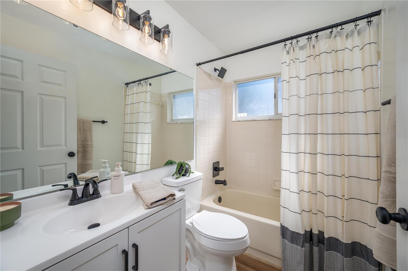 Image 20 of 30 For 1100 Lowry Avenue 65