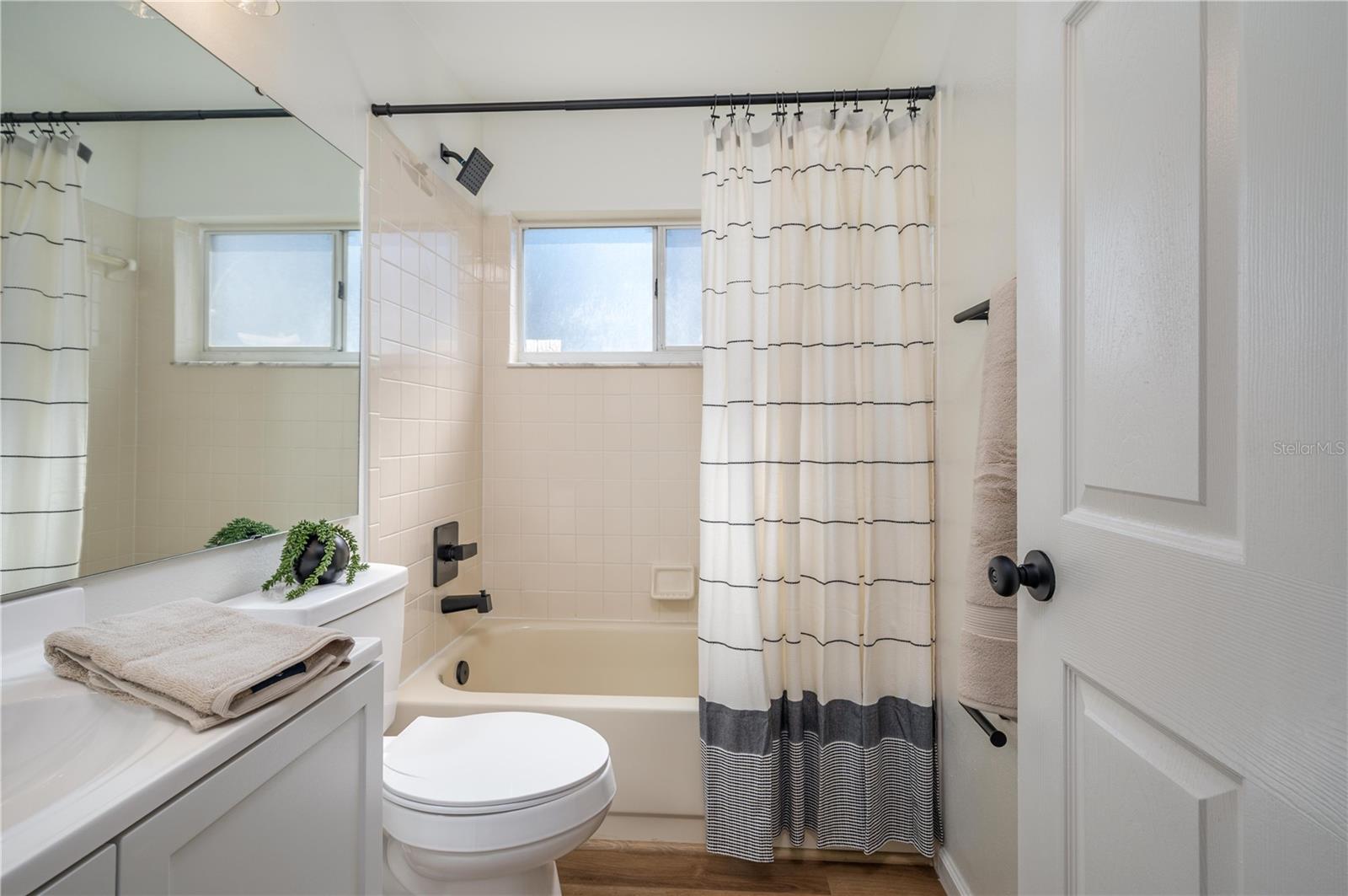 Image 21 of 30 For 1100 Lowry Avenue 65