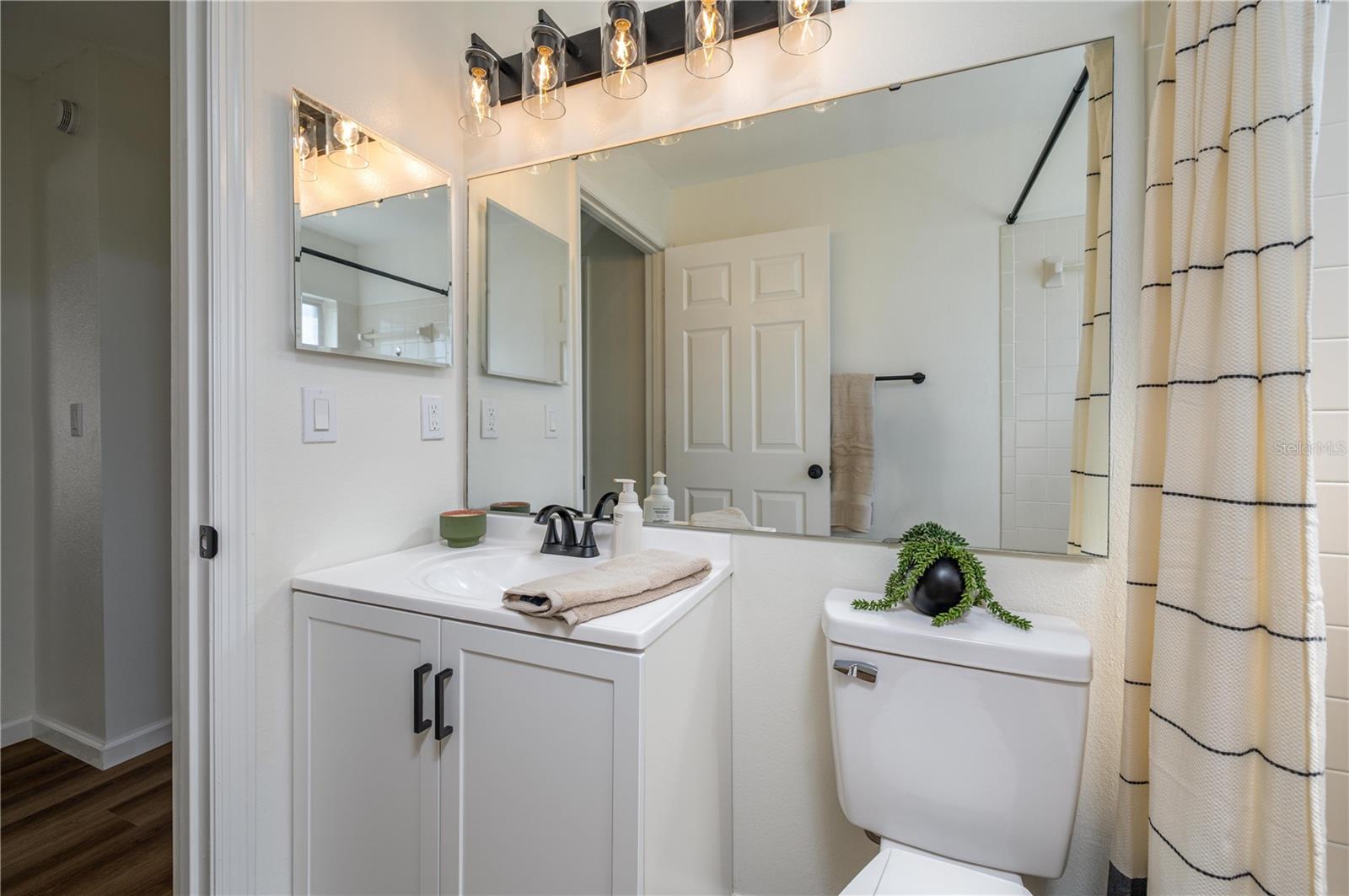 Image 22 of 30 For 1100 Lowry Avenue 65