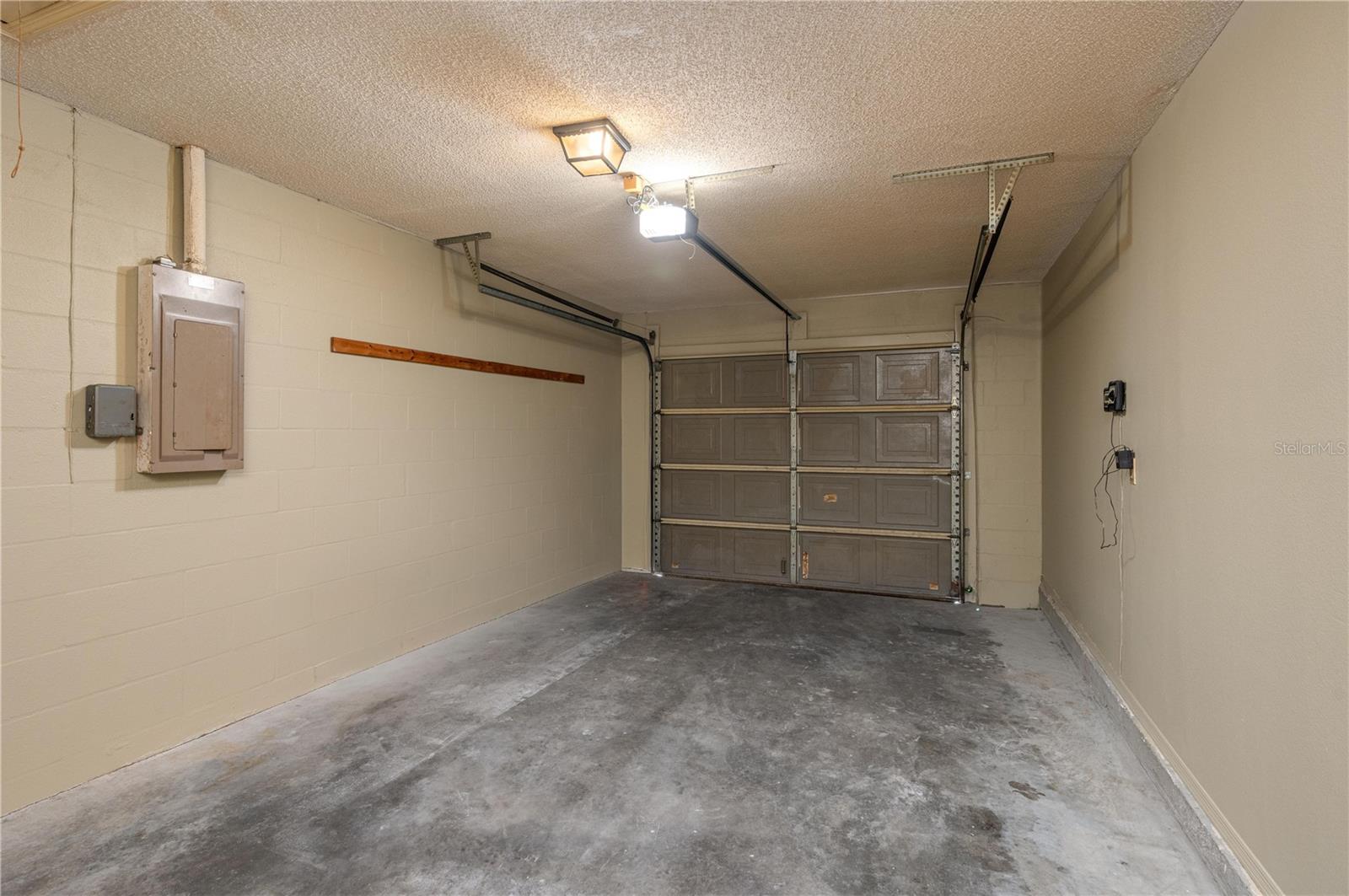 Image 25 of 30 For 1100 Lowry Avenue 65