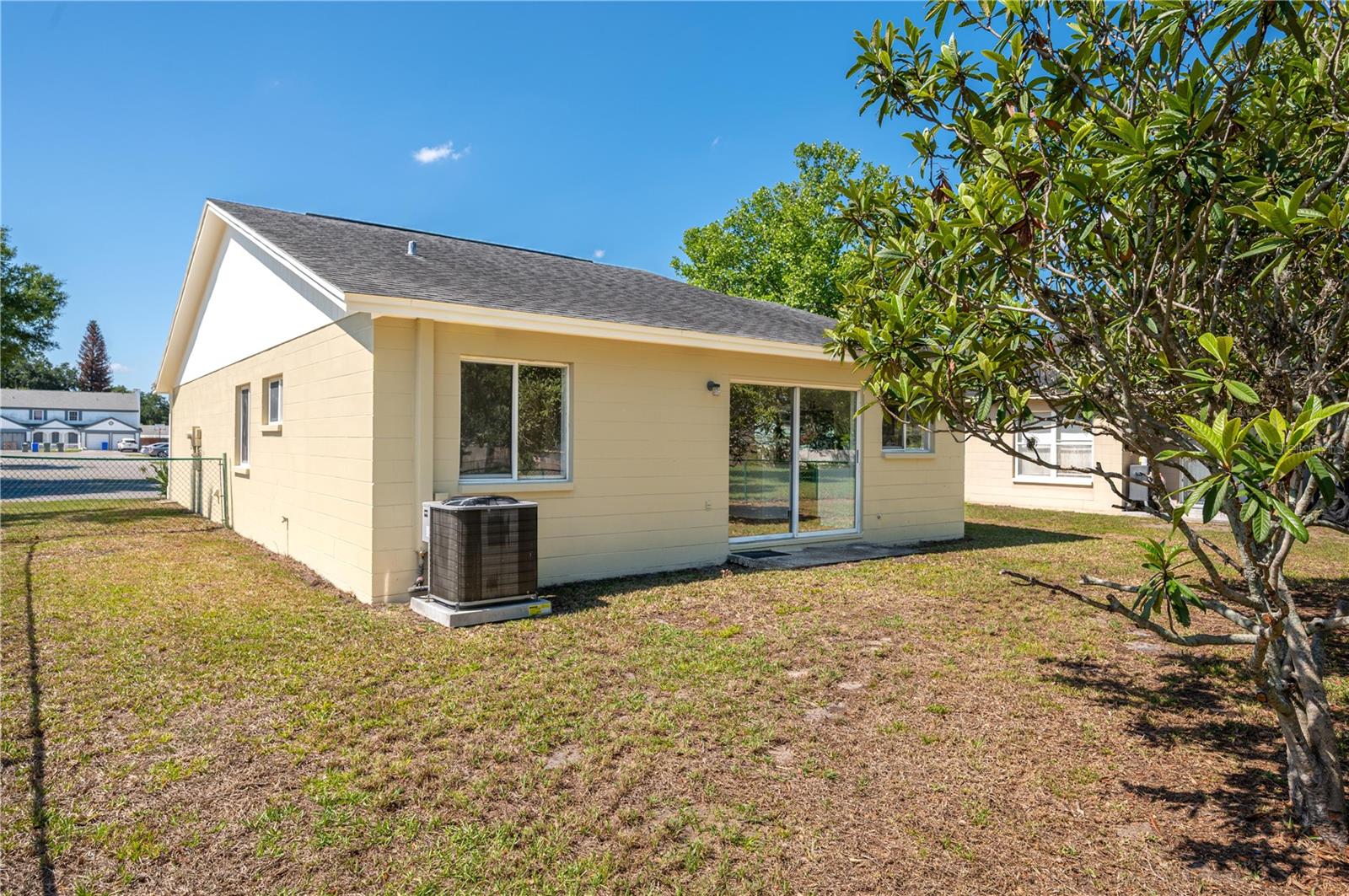 Image 29 of 30 For 1100 Lowry Avenue 65