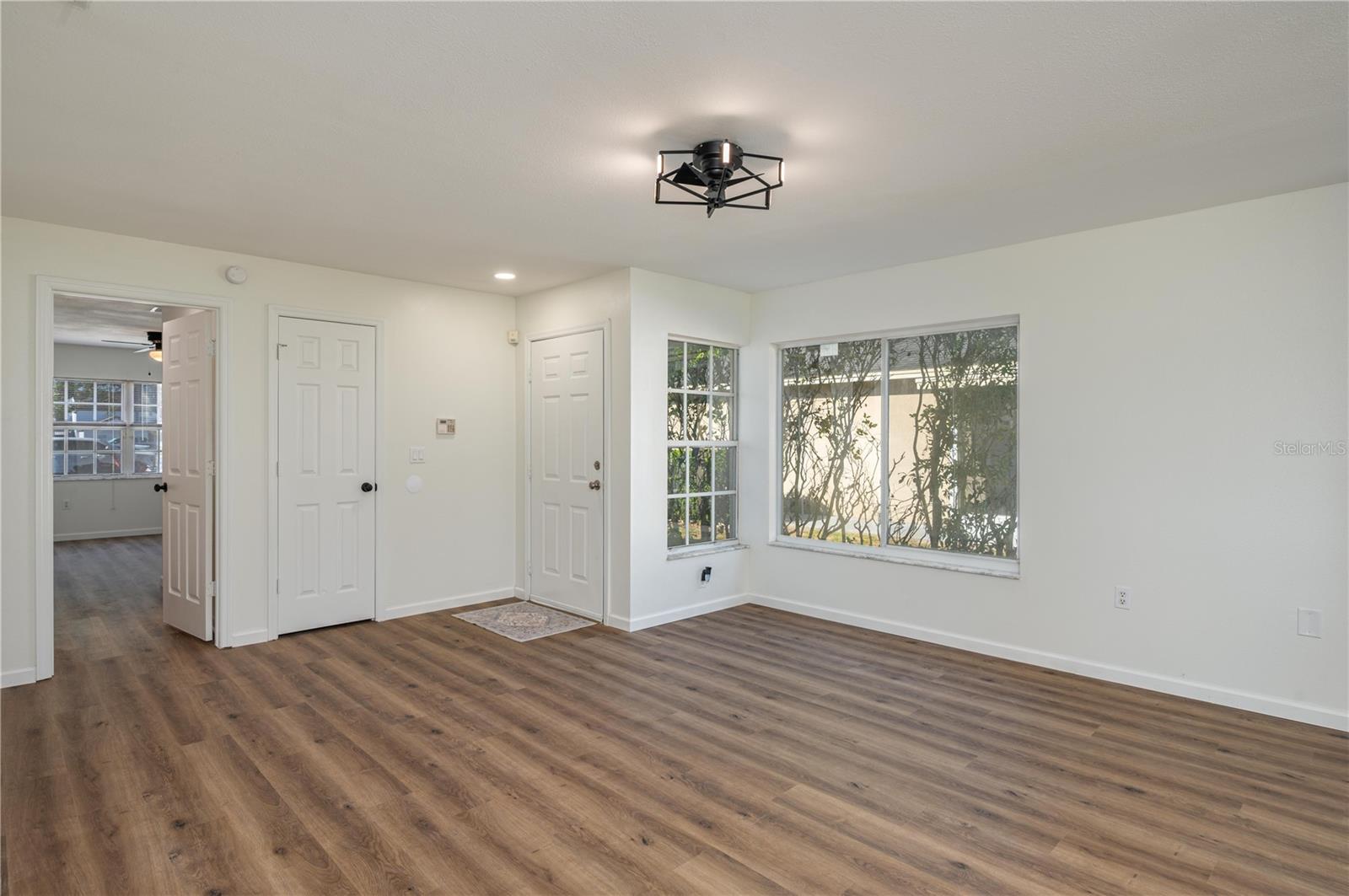 Image 4 of 30 For 1100 Lowry Avenue 65