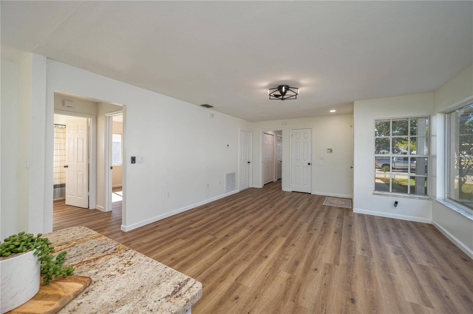 Image 5 of 30 For 1100 Lowry Avenue 65