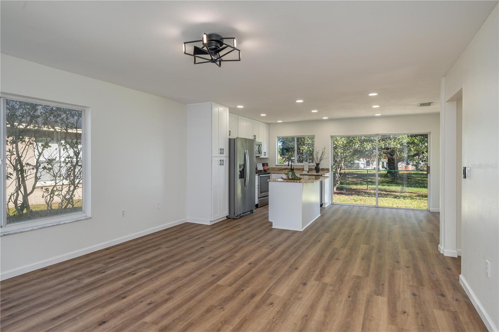 Image 6 of 30 For 1100 Lowry Avenue 65