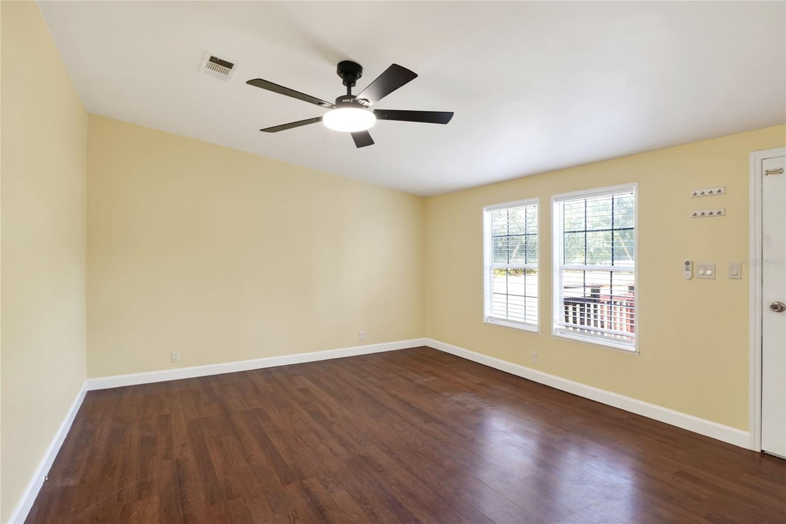 Image 12 of 53 For 321 Kent Road