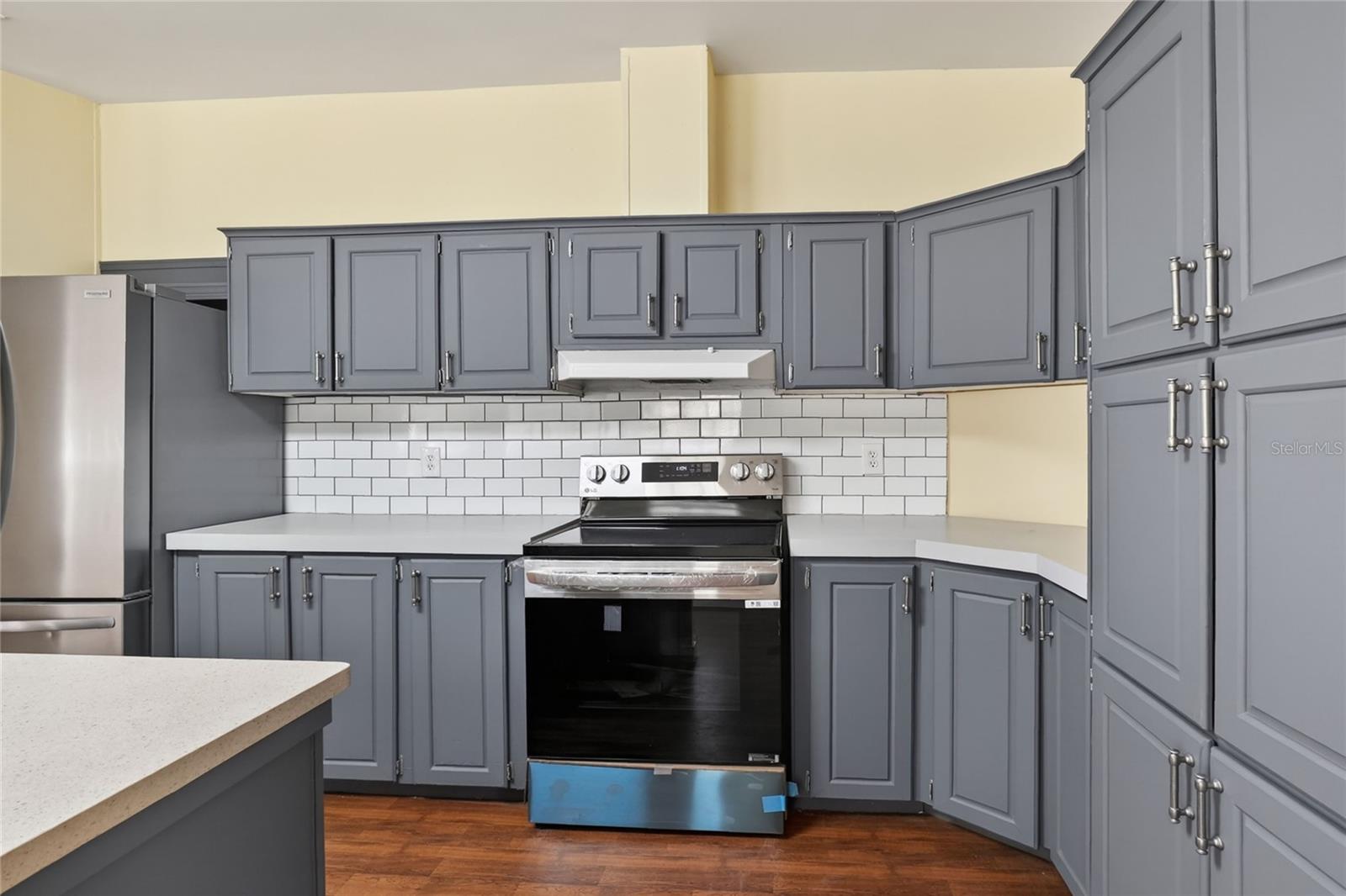 Image 20 of 53 For 321 Kent Road