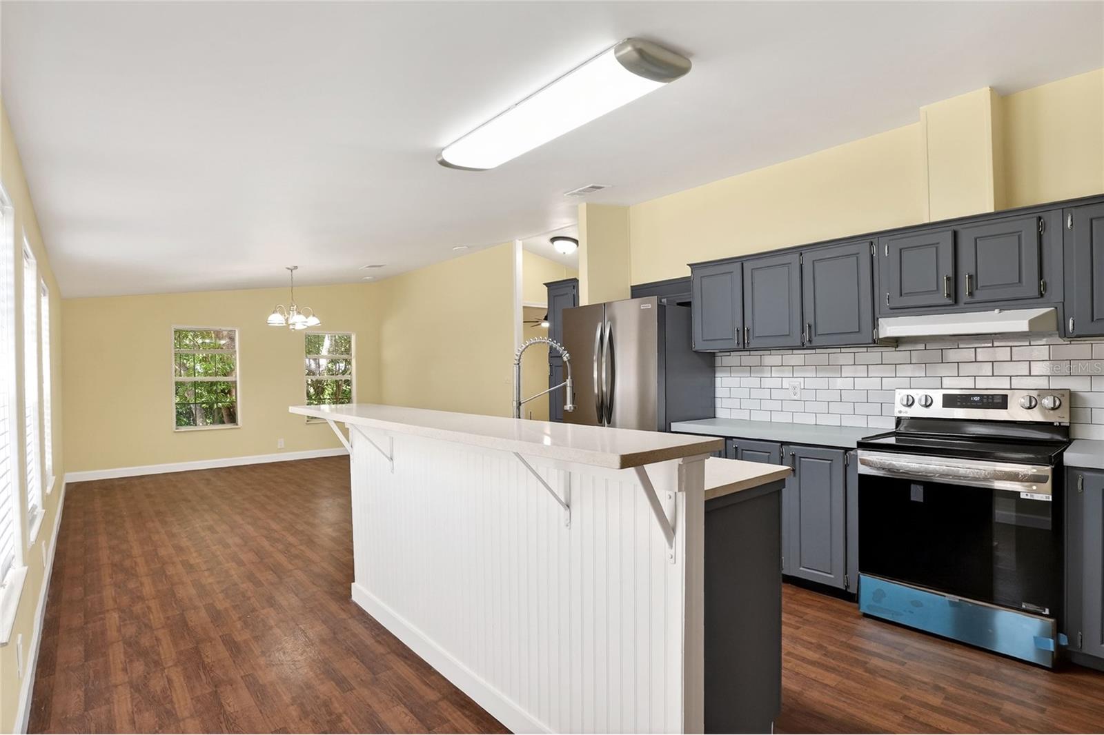 Image 21 of 53 For 321 Kent Road