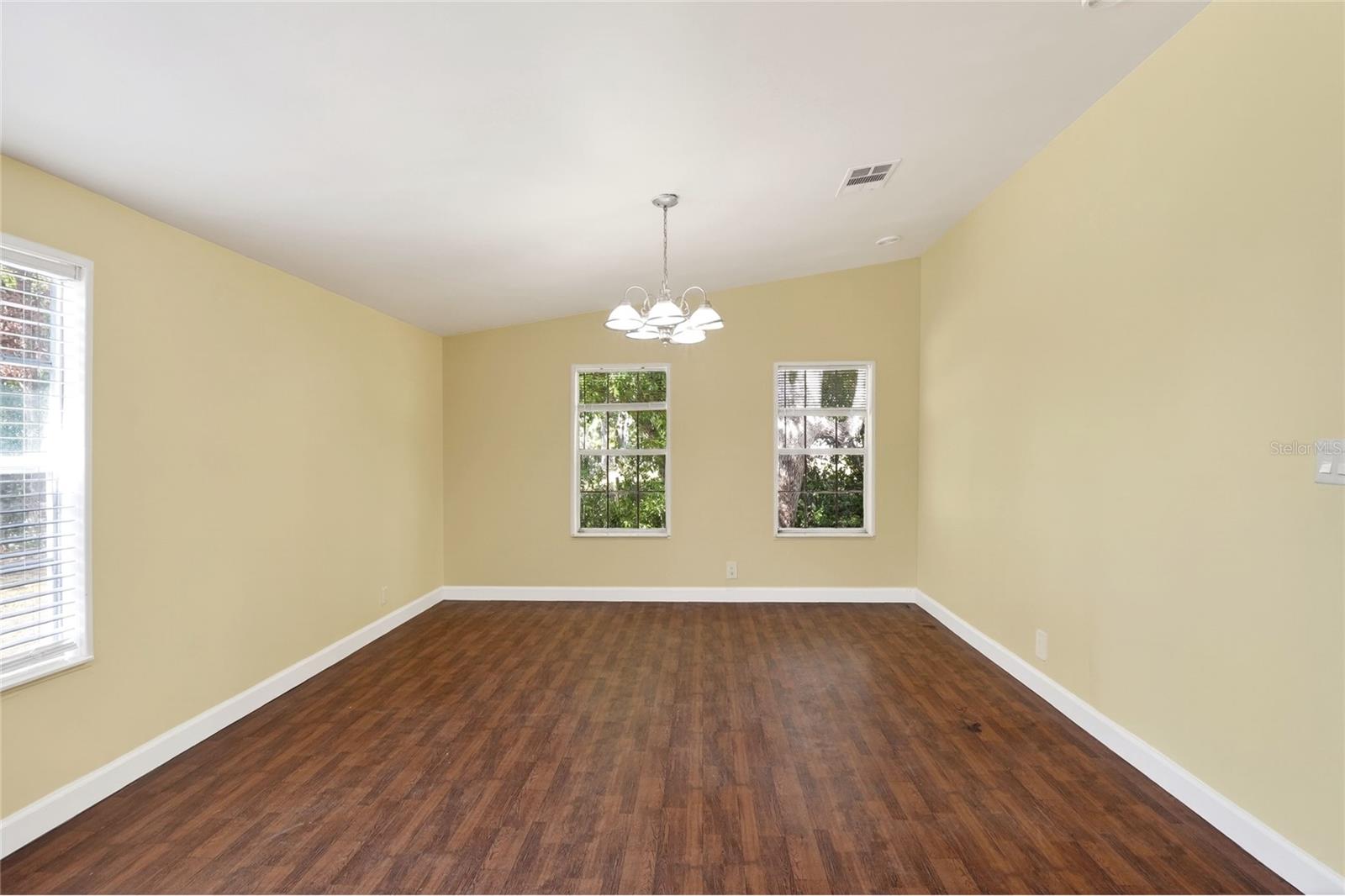 Image 23 of 53 For 321 Kent Road