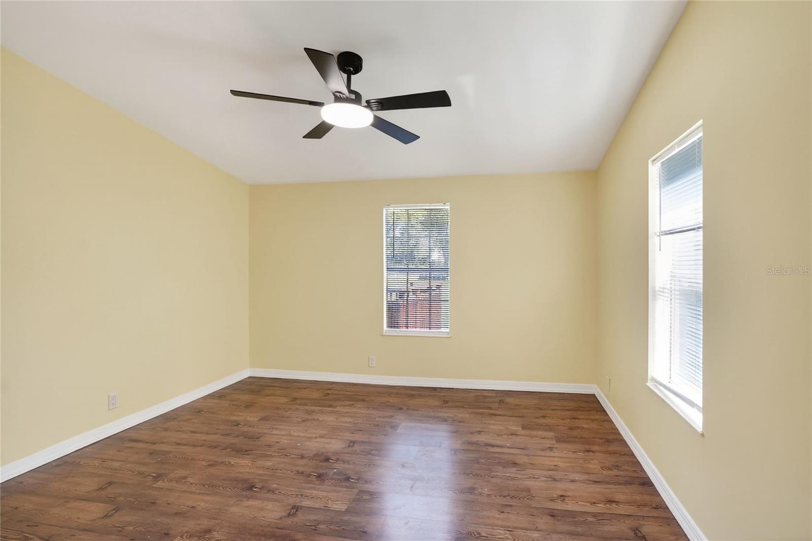 Image 28 of 53 For 321 Kent Road