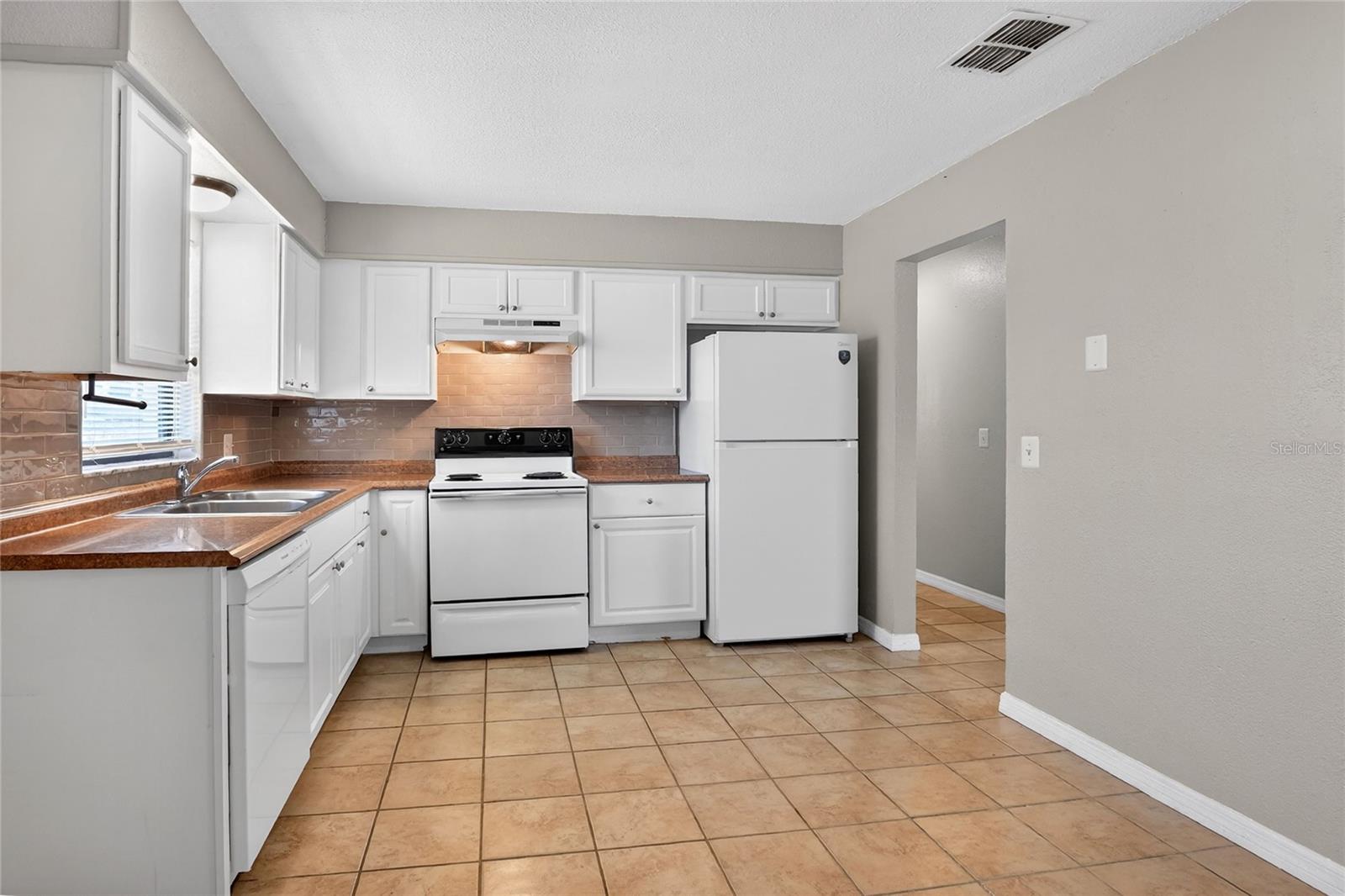 Image 12 of 32 For 1554 Sarah Street