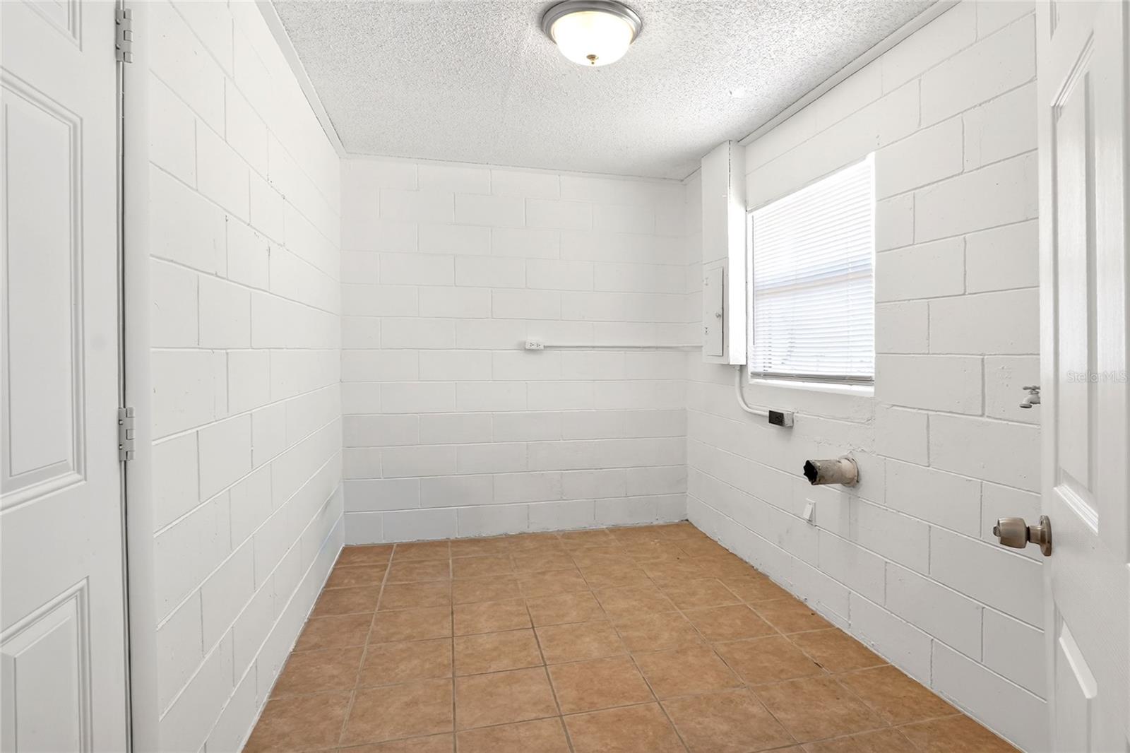 Image 21 of 32 For 1554 Sarah Street