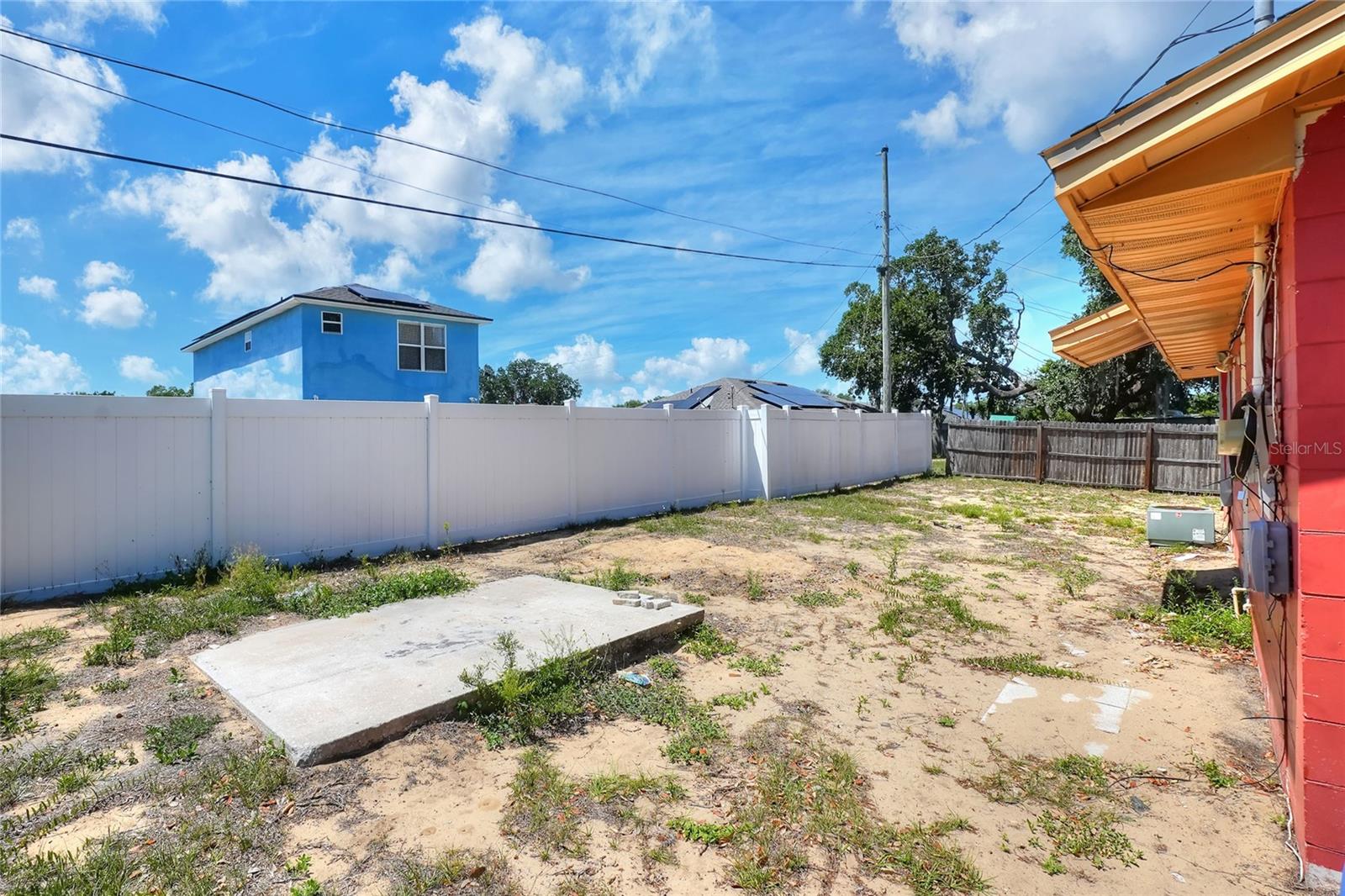 Image 24 of 32 For 1554 Sarah Street