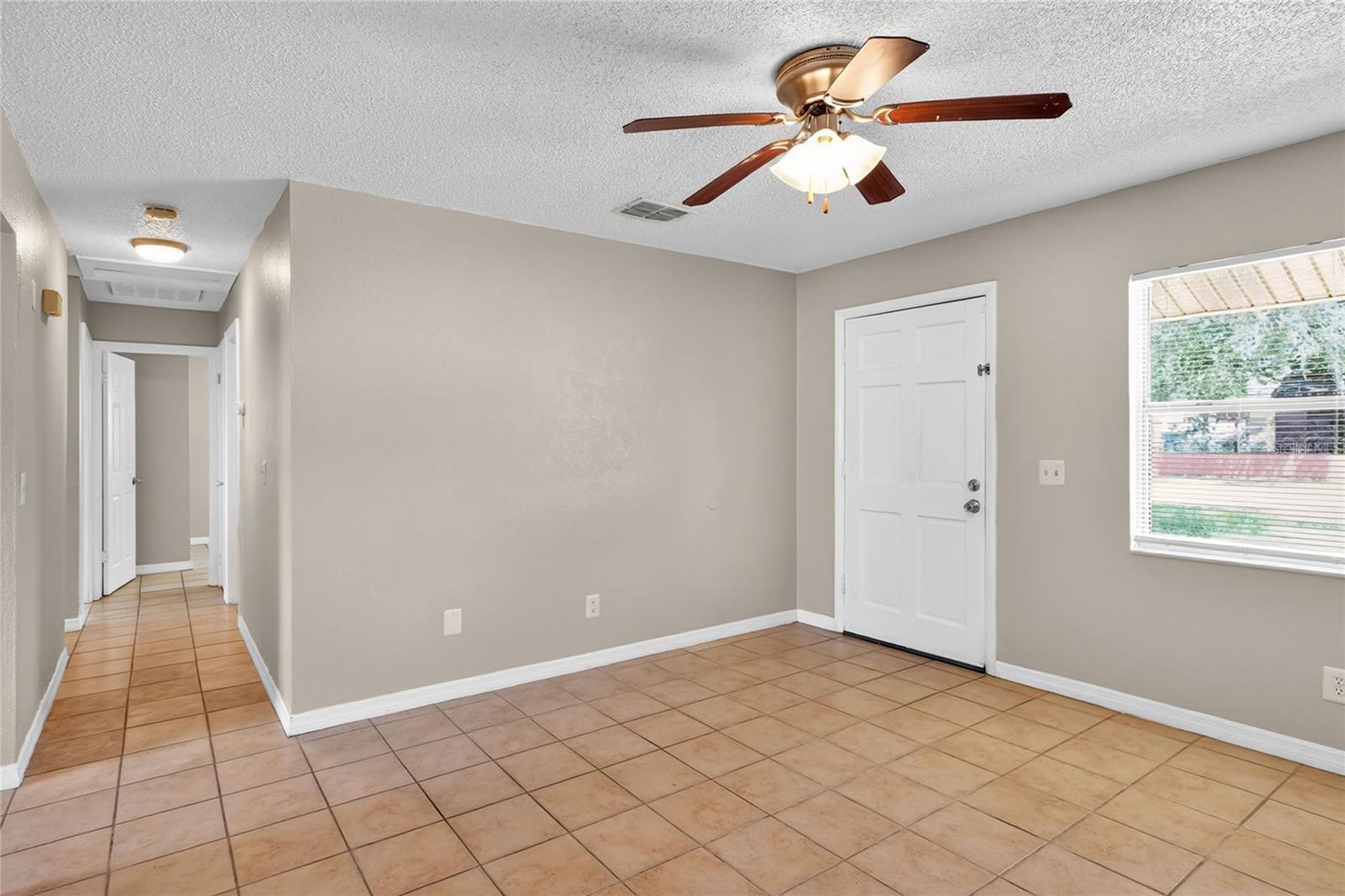 Image 6 of 32 For 1554 Sarah Street