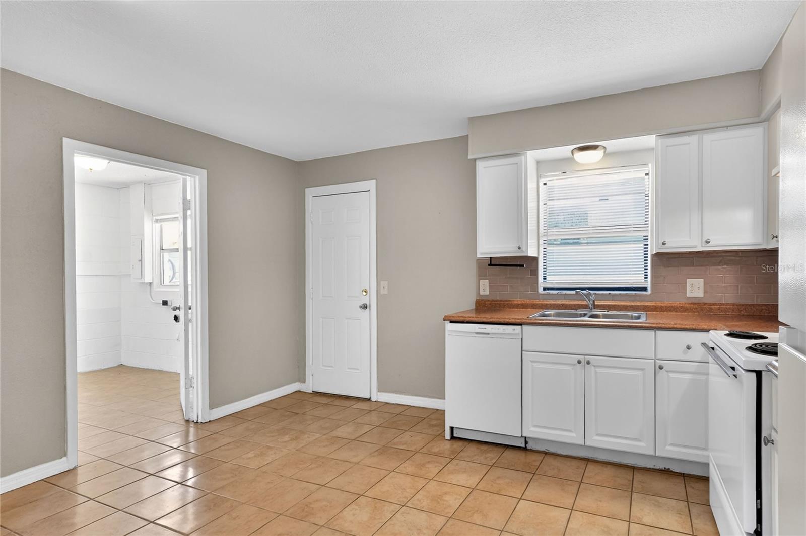 Image 8 of 32 For 1554 Sarah Street