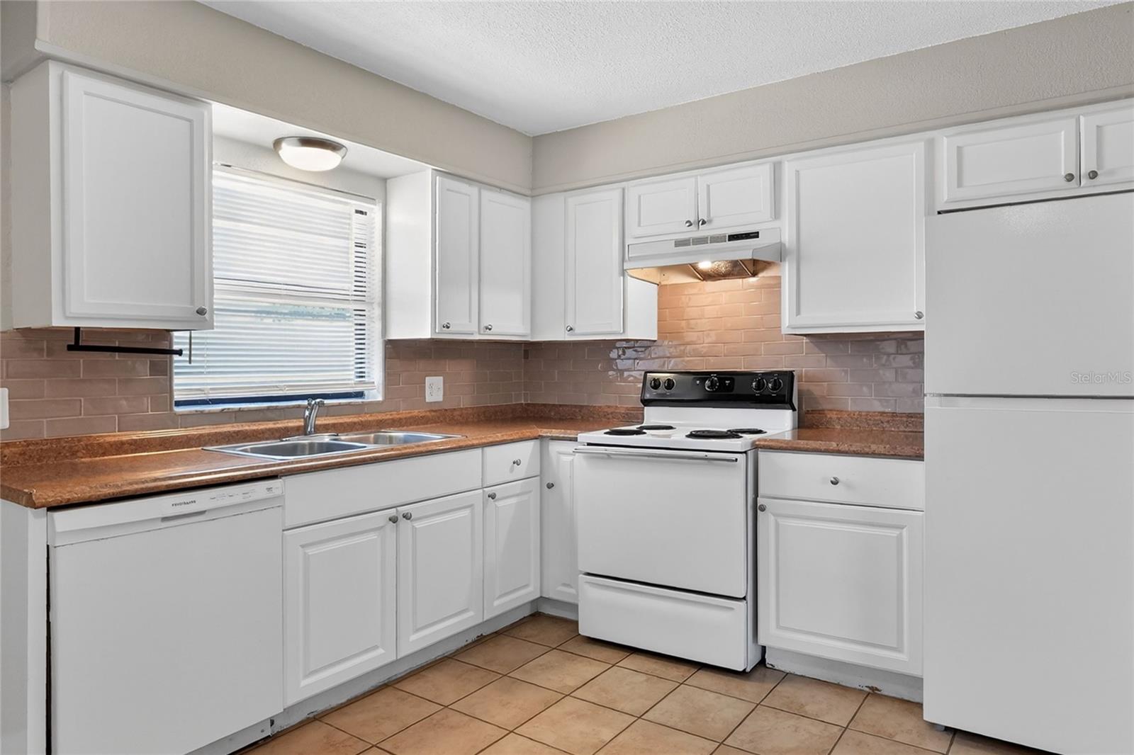 Image 9 of 32 For 1554 Sarah Street