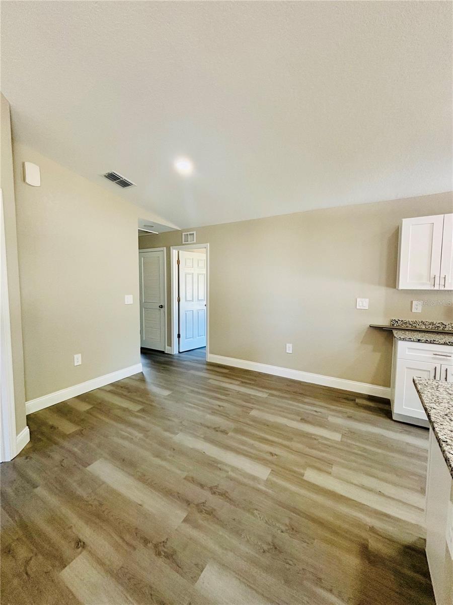 Image 10 of 23 For 25 Palmetto Avenue S