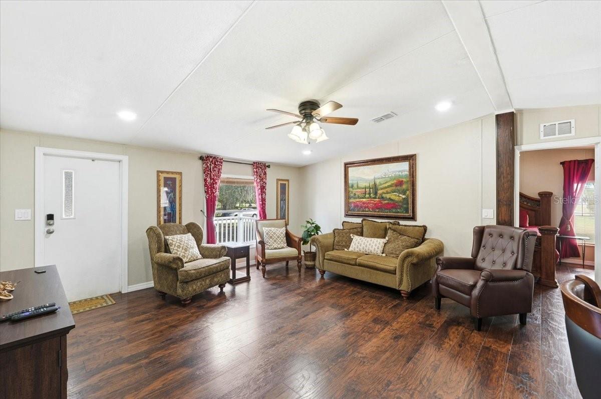 Image 16 of 39 For 1020 98 W 