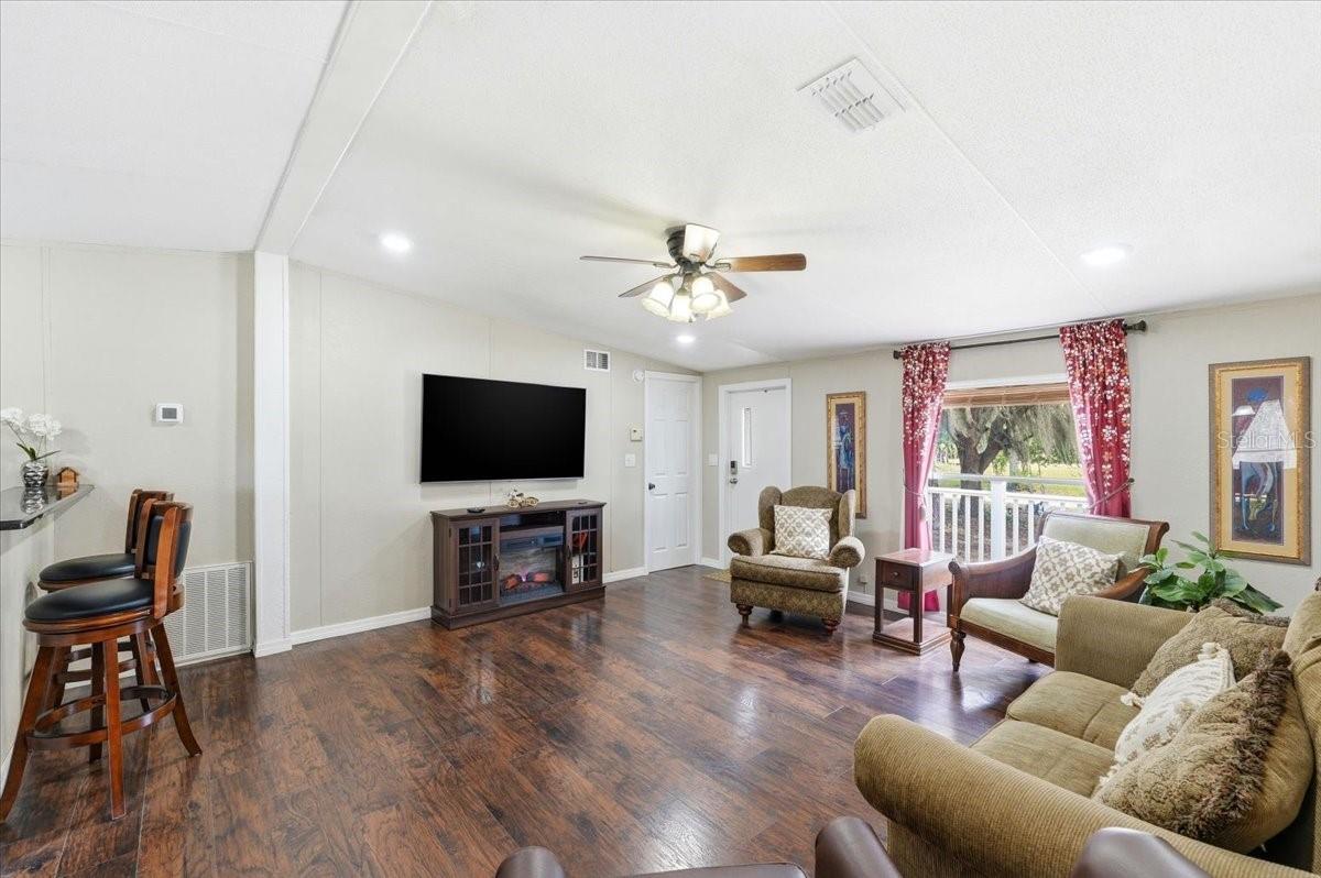 Image 18 of 39 For 1020 98 W 