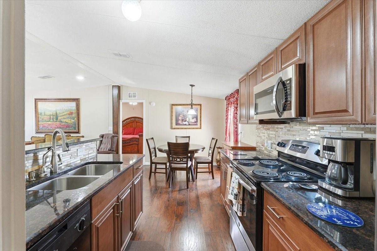 Image 20 of 39 For 1020 98 W 