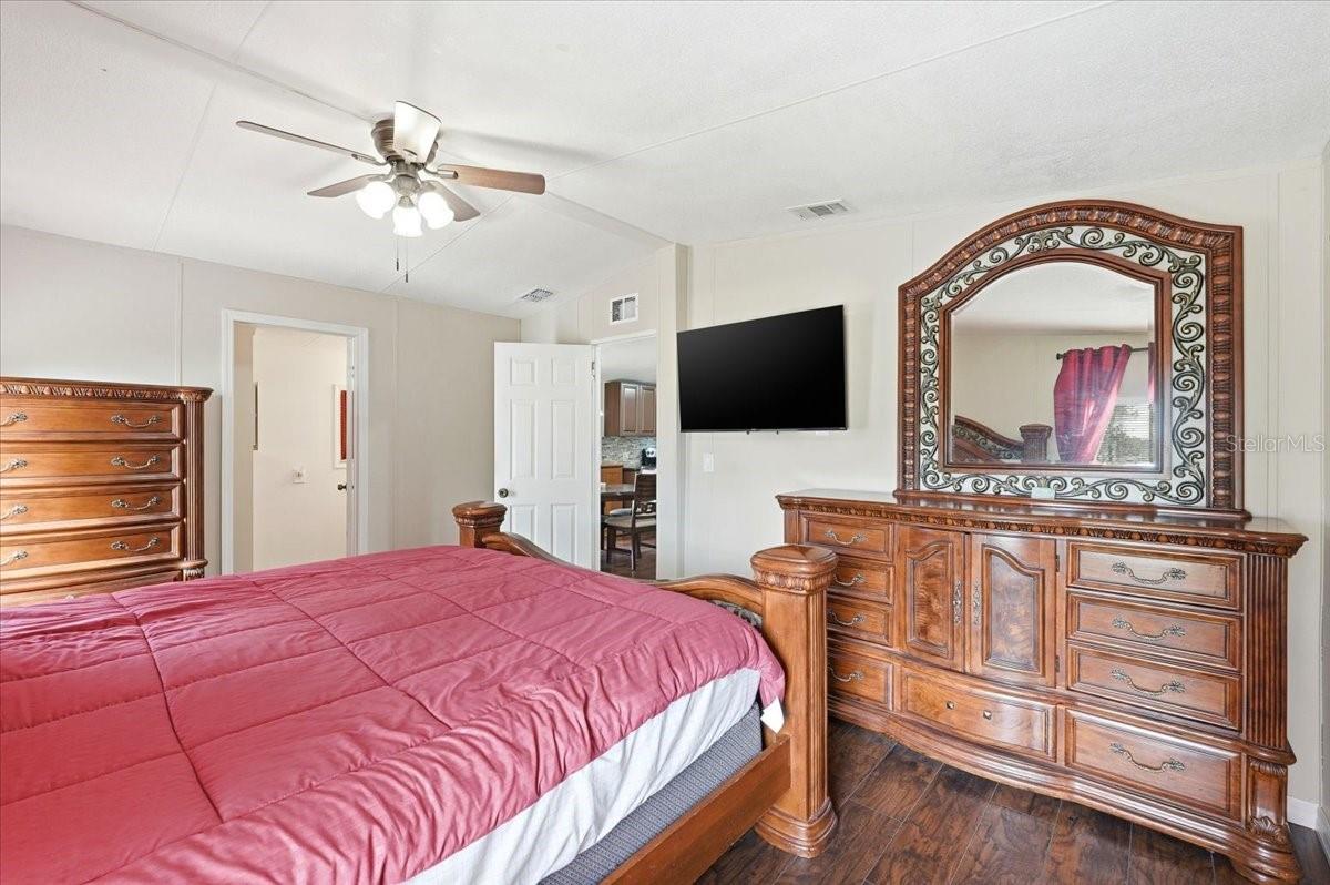 Image 24 of 39 For 1020 98 W 