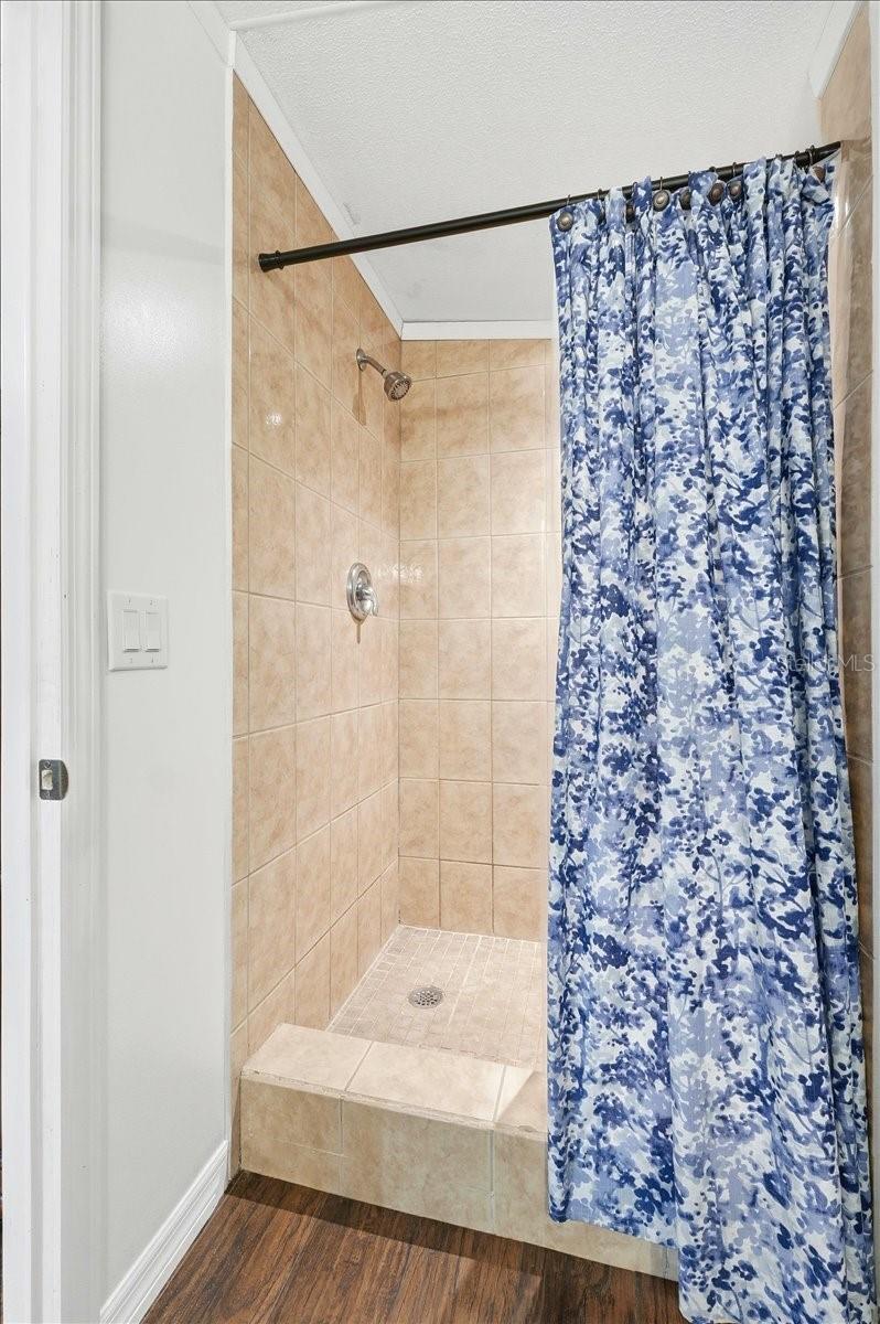 Image 27 of 39 For 1020 98 W 