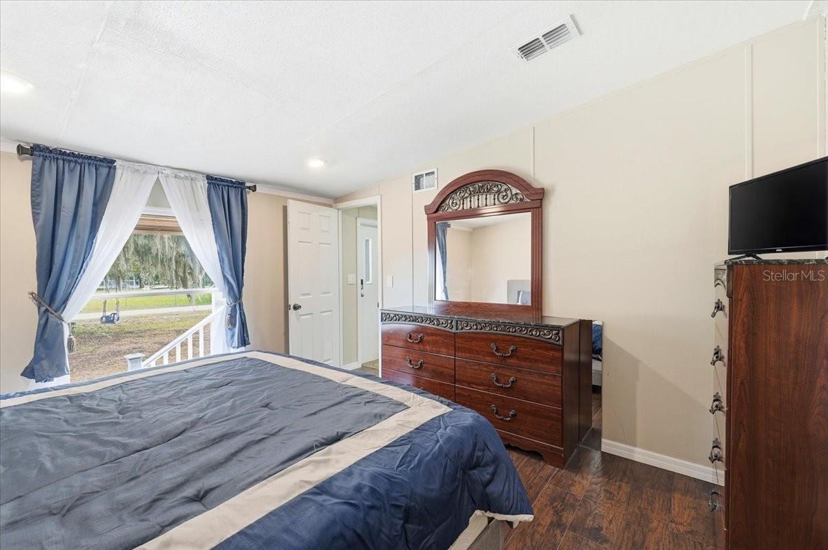 Image 29 of 39 For 1020 98 W 