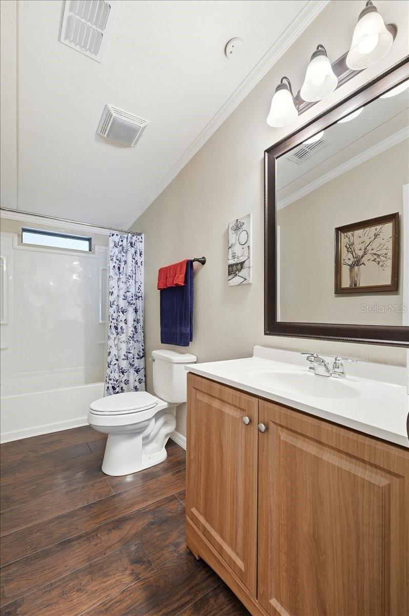 Image 30 of 39 For 1020 98 W 