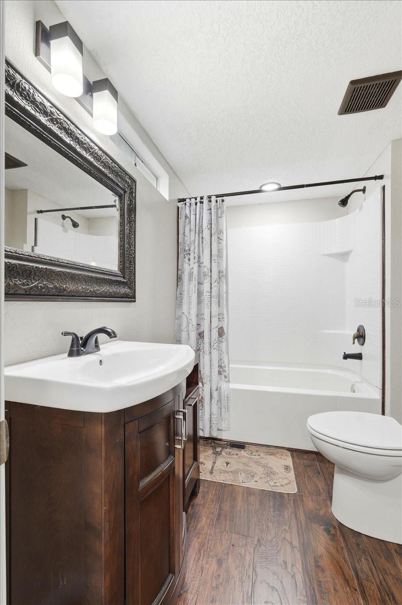 Image 33 of 39 For 1020 98 W 