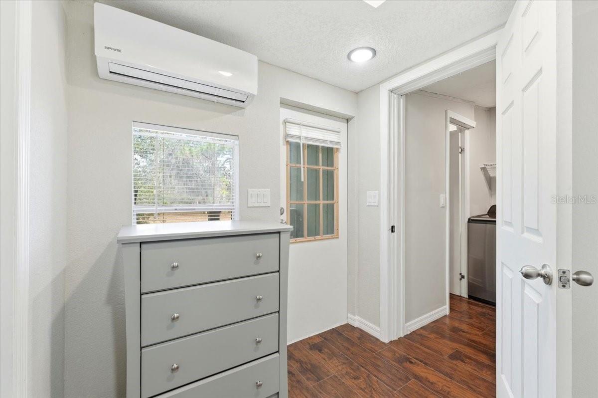 Image 36 of 39 For 1020 98 W 