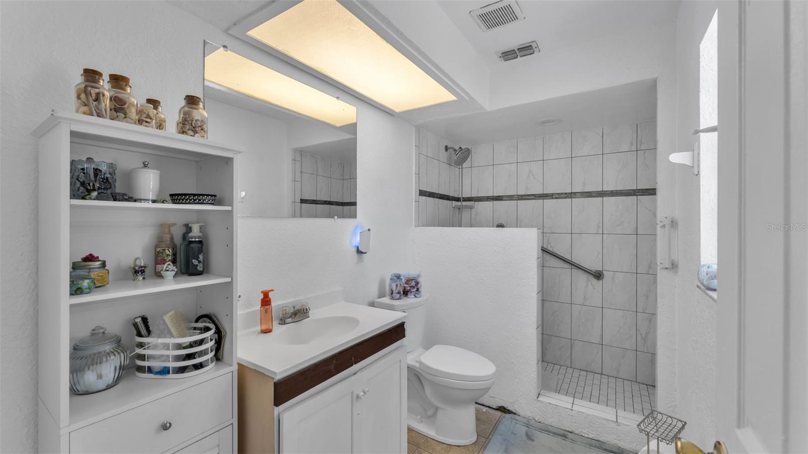 Image 18 of 23 For 626 Swiss Drive