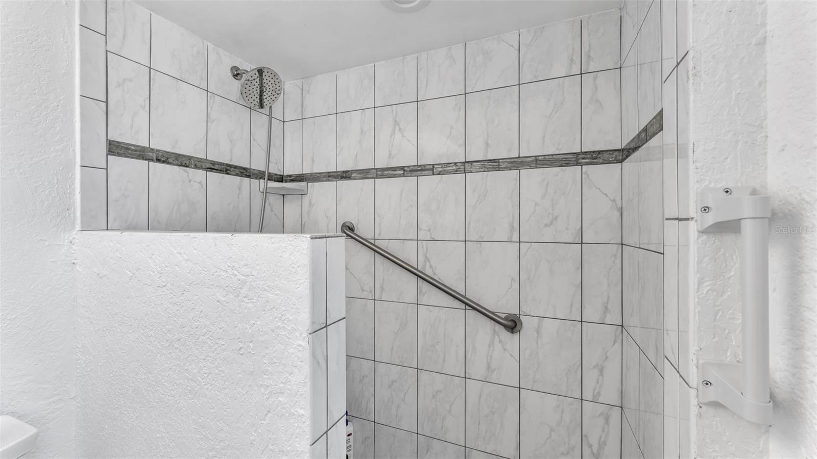 Image 19 of 23 For 626 Swiss Drive