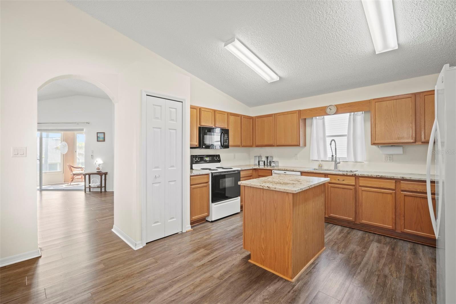 Image 16 of 56 For 24618 Stillridge Court