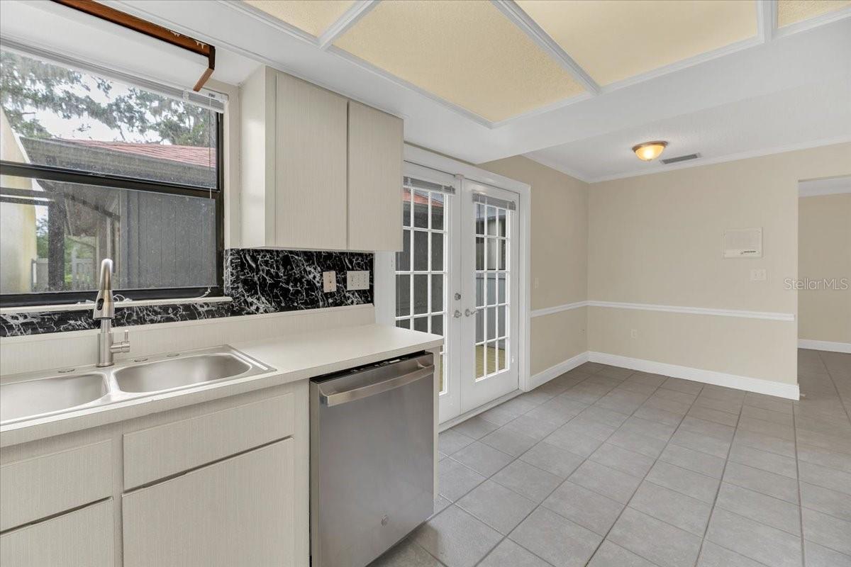 Image 7 of 34 For 6632 Sweetbriar Lane