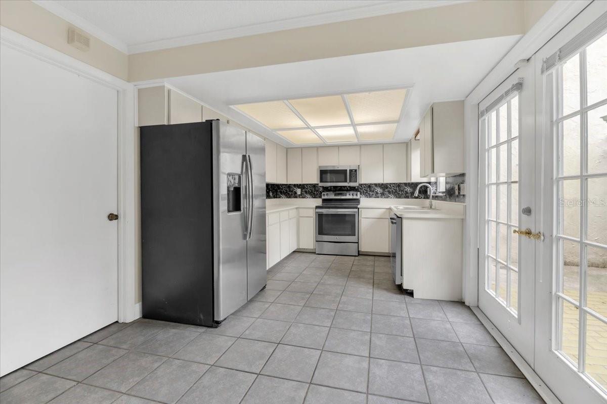 Image 9 of 34 For 6632 Sweetbriar Lane