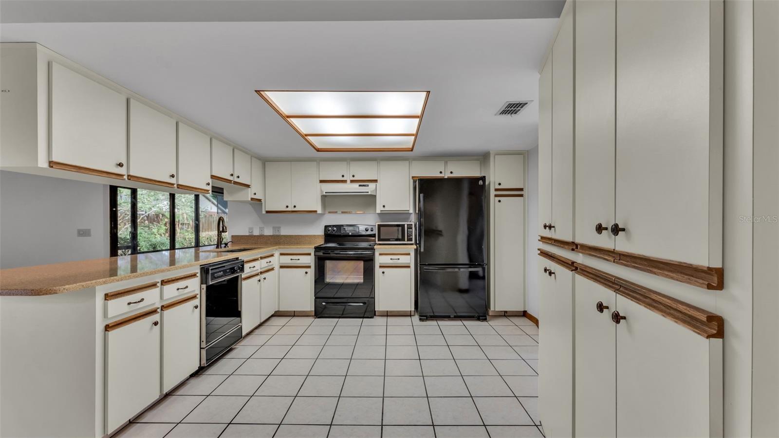 Image 9 of 33 For 4669 Highlands Place Drive