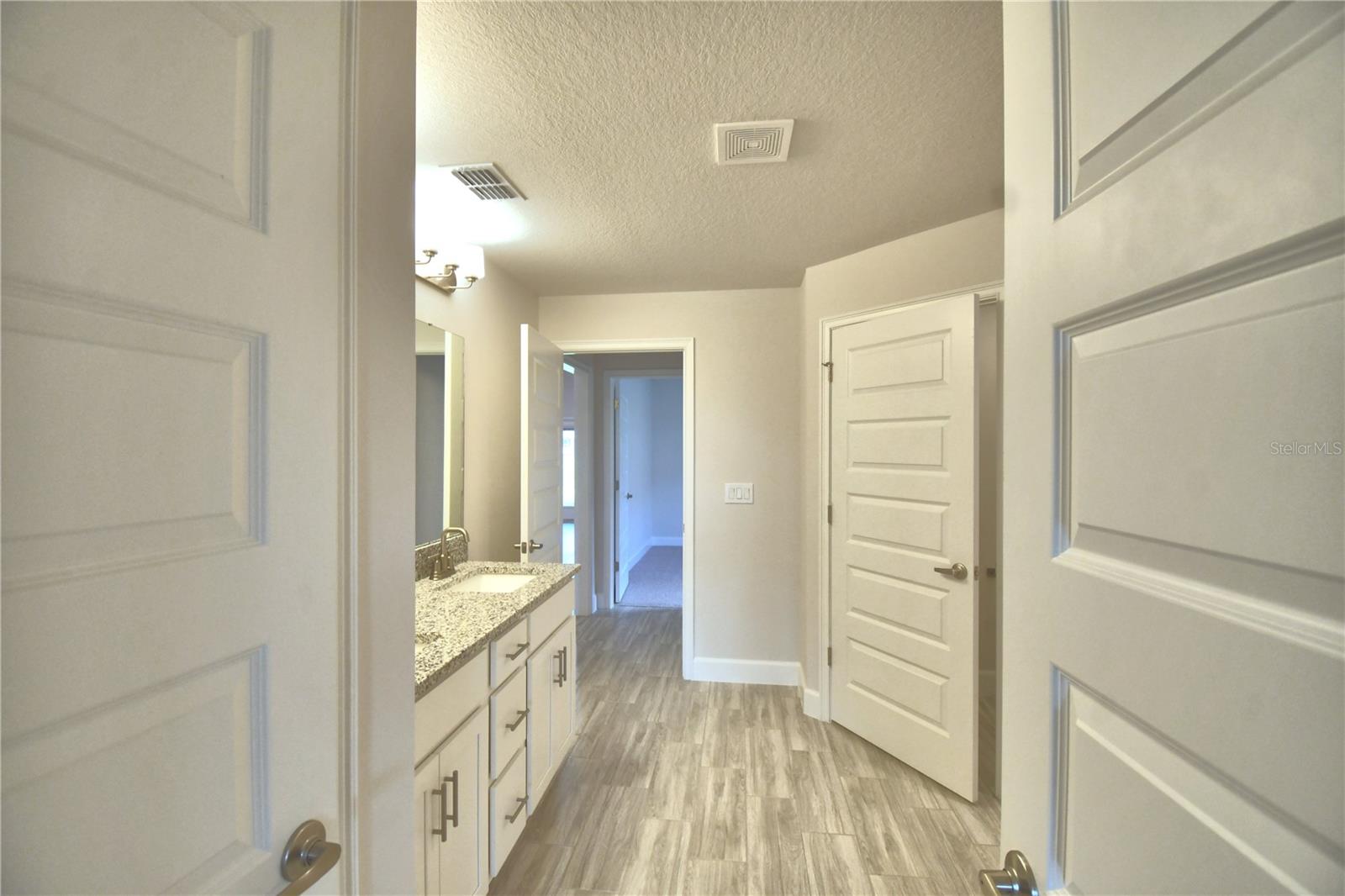 Image 27 of 77 For 4718 Grandview Glen Drive