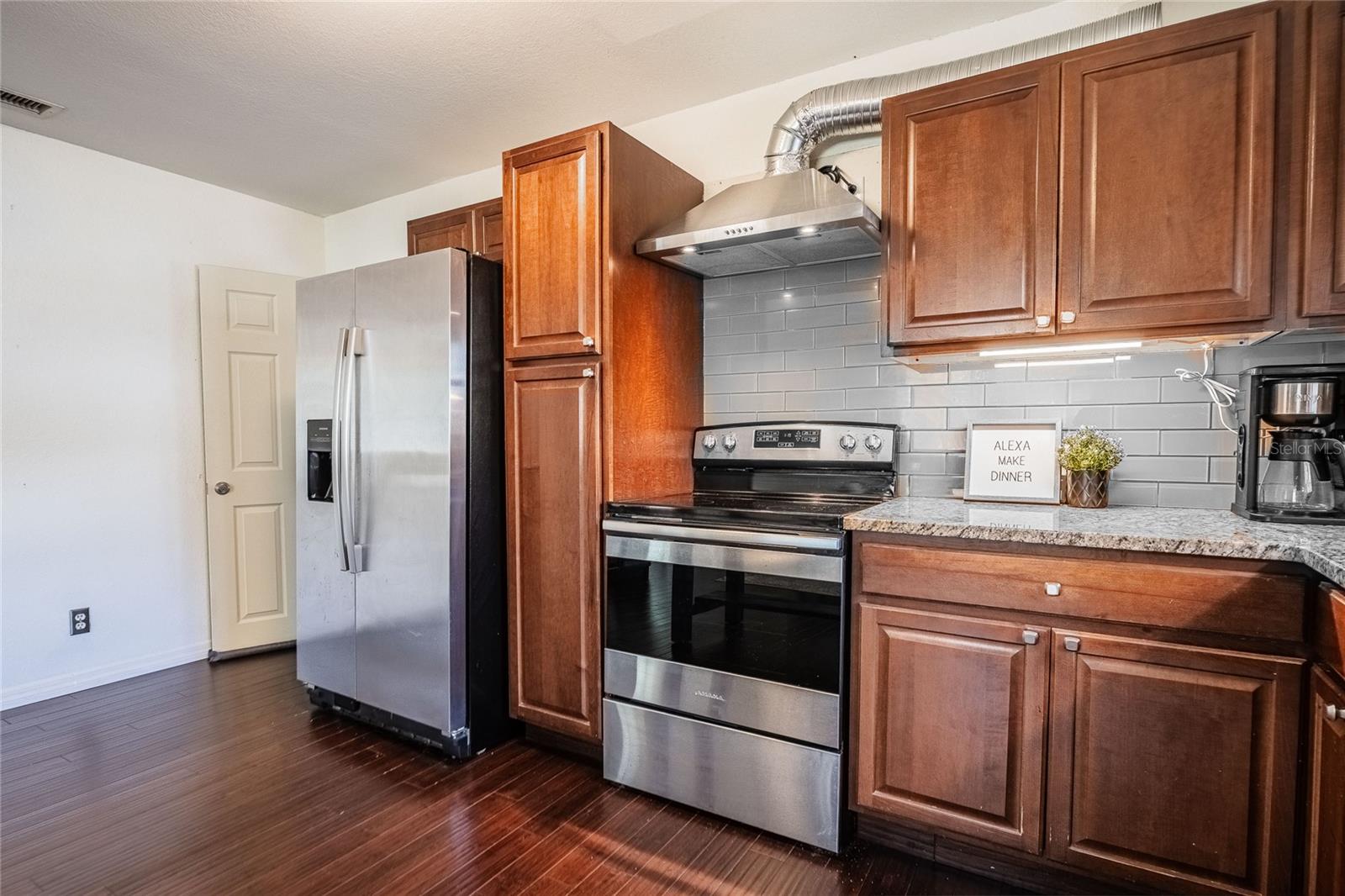 Image 10 of 49 For 848 Valencia Street E