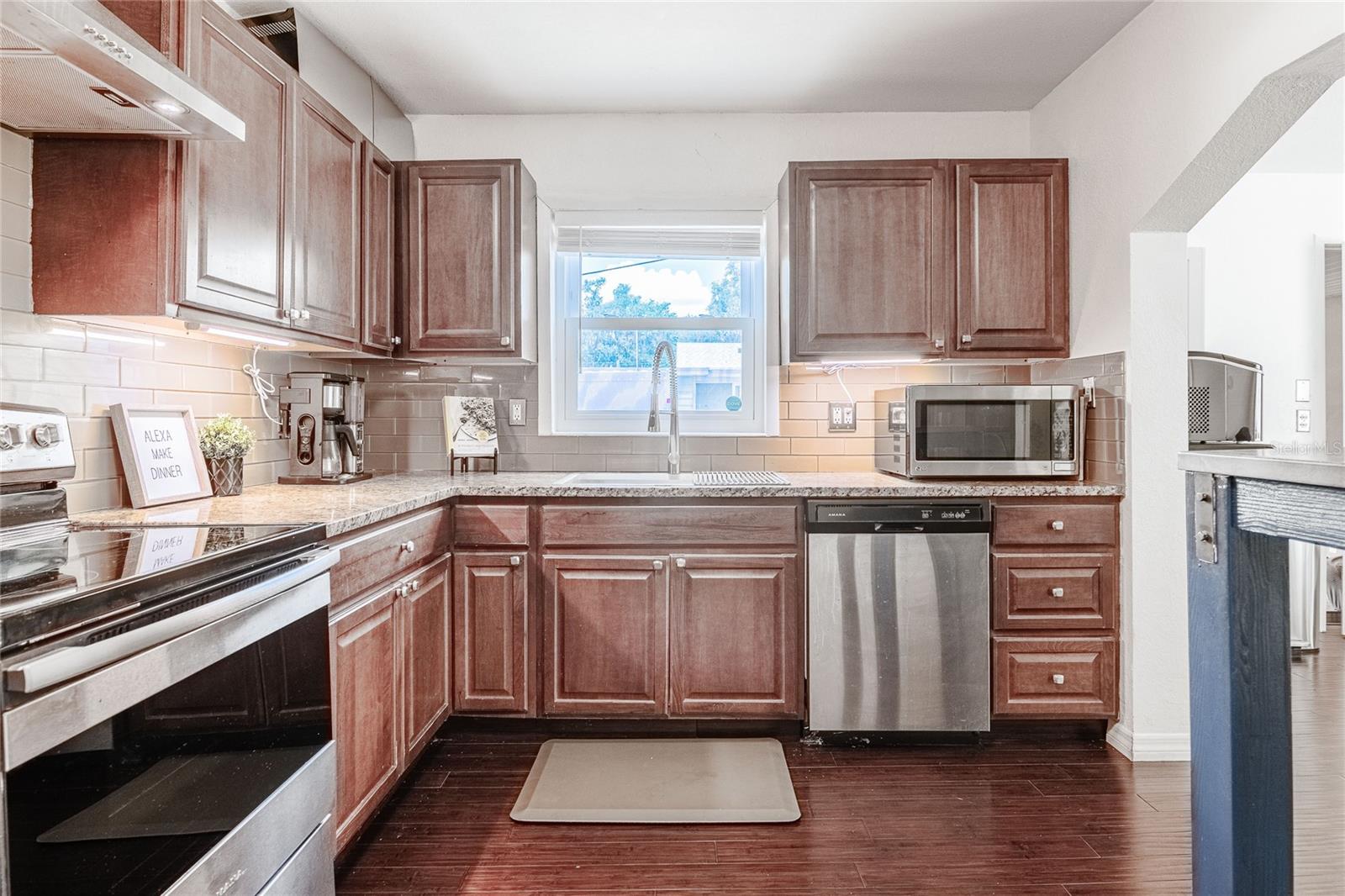 Image 11 of 49 For 848 Valencia Street E