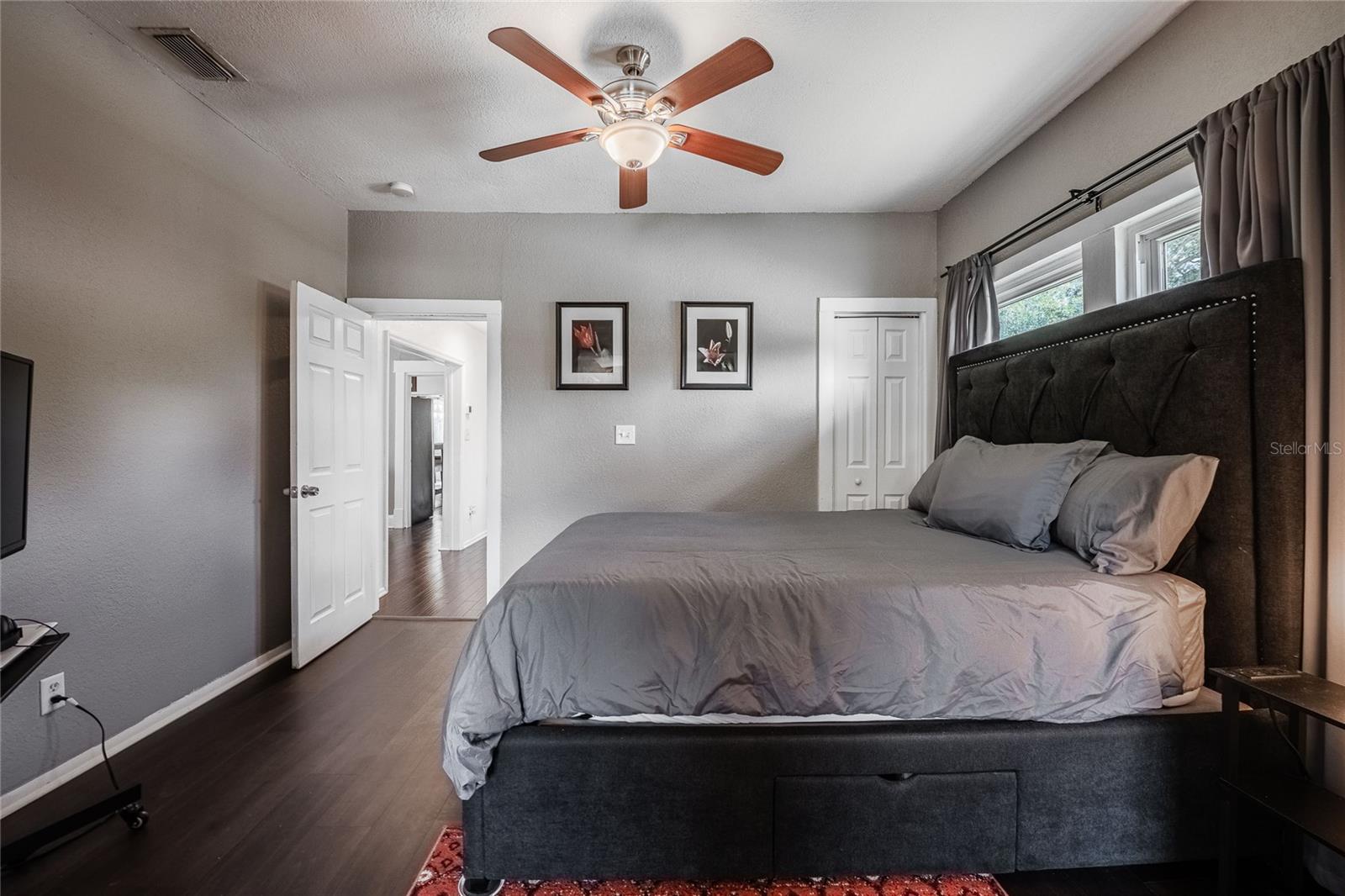 Image 18 of 49 For 848 Valencia Street E